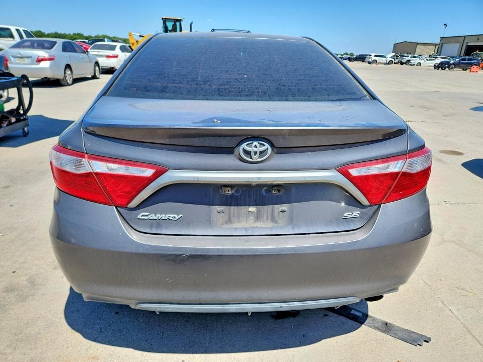 2017 TOYOTA CAMRY SE 6