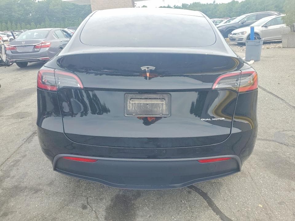 2024 TESLA MODEL Y 6
