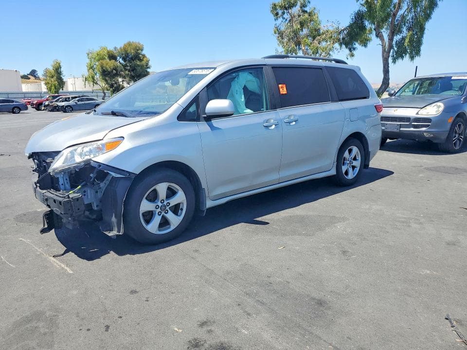 2020 TOYOTA SIENNA LE