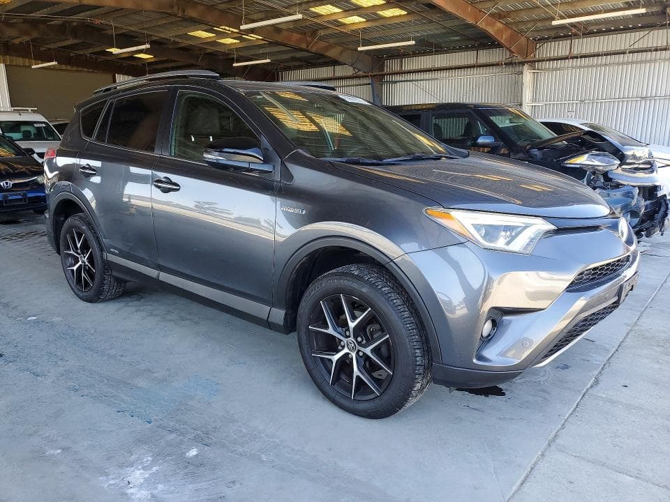 2017 TOYOTA RAV4 HV SE 4
