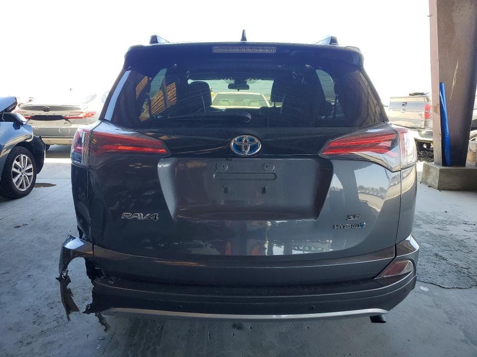 2017 TOYOTA RAV4 HV SE 6