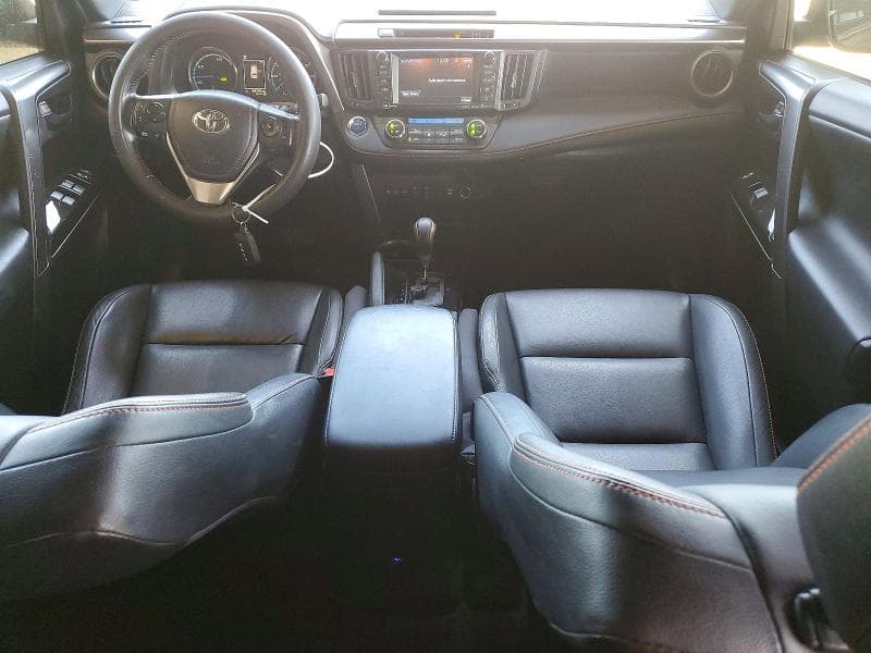 2017 TOYOTA RAV4 HV SE 8