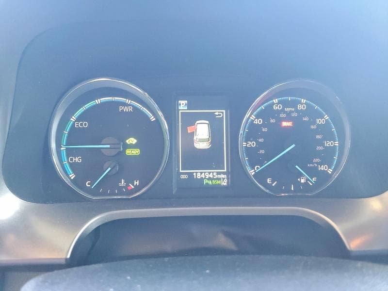 2017 TOYOTA RAV4 HV SE 9