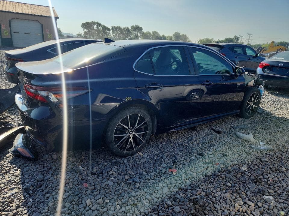 2022 TOYOTA CAMRY SE 3