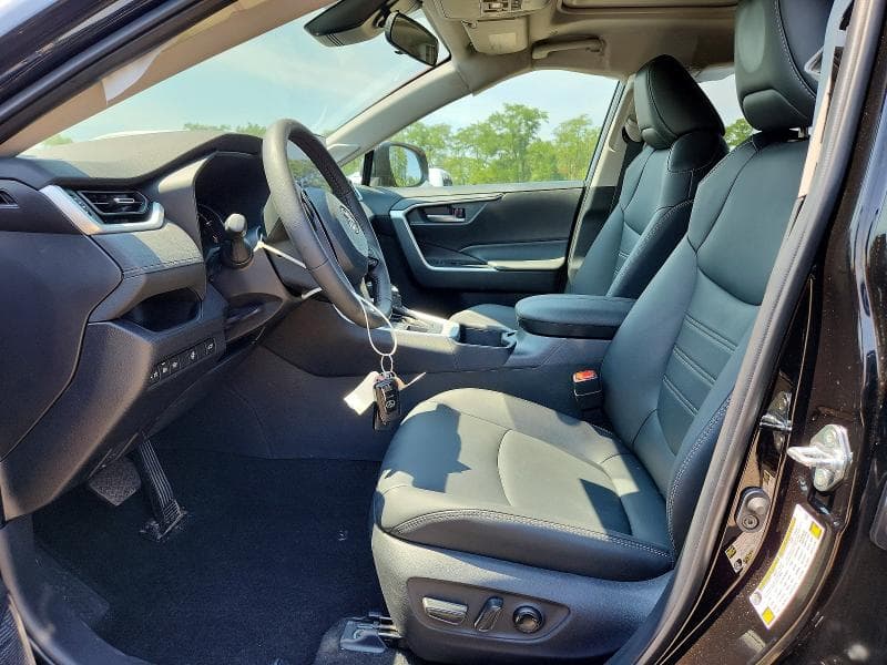 2025 TOYOTA RAV4 XLE PREMIUM 7
