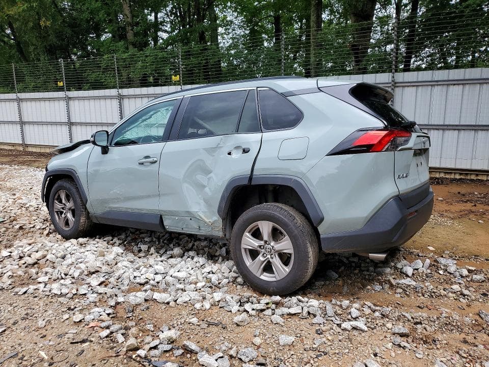 2022 TOYOTA RAV4 XLE 2