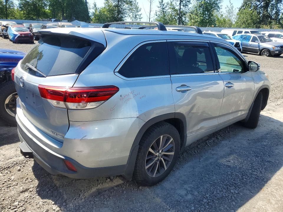 2017 TOYOTA HIGHLANDER XLE XLE 3
