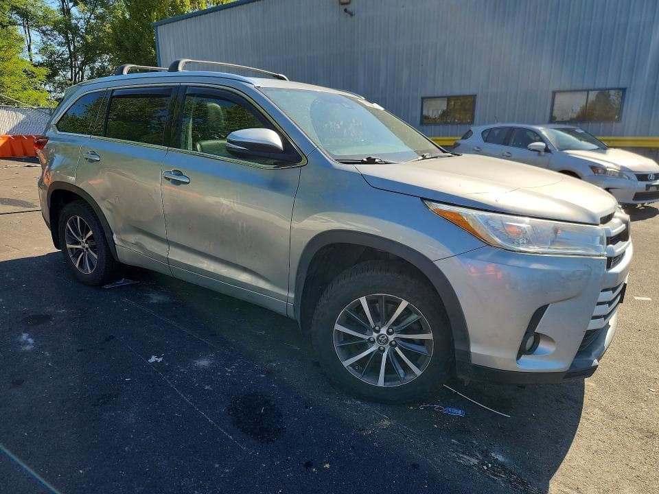 2017 TOYOTA HIGHLANDER XLE XLE 4