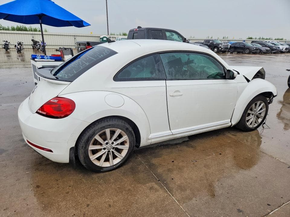 2017 VOLKSWAGEN BEETLE SE 3