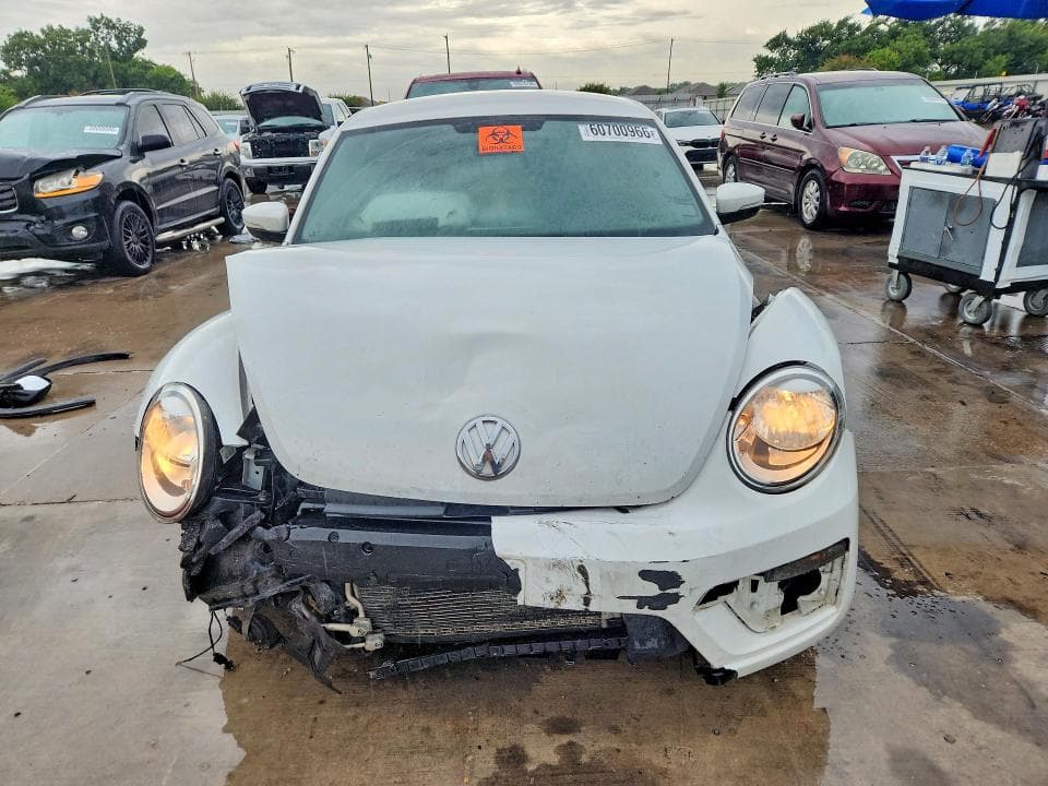 2017 VOLKSWAGEN BEETLE SE 5