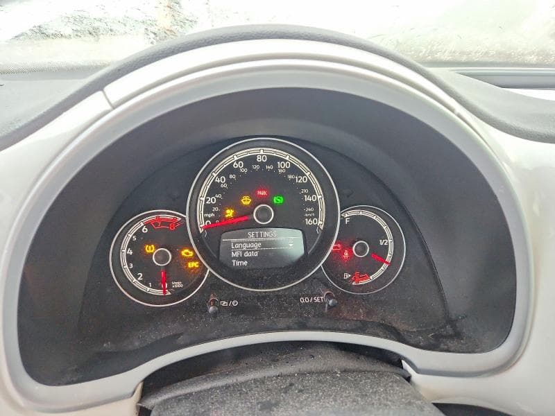 2017 VOLKSWAGEN BEETLE SE 9