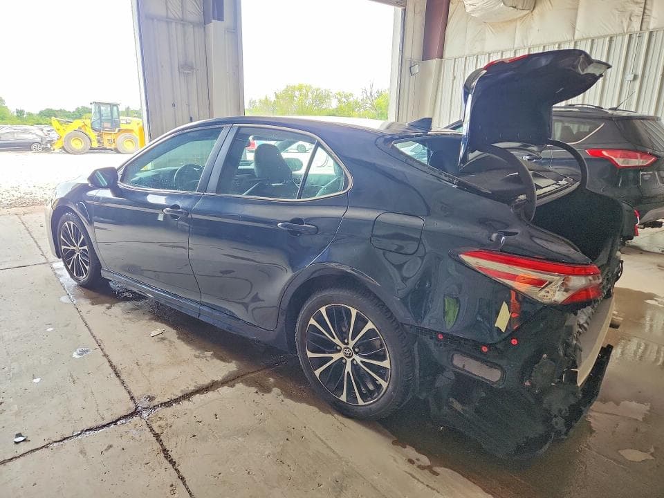 2019 TOYOTA CAMRY SE 2