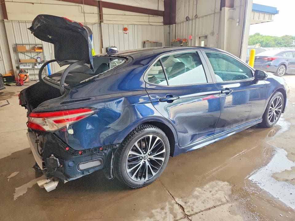 2019 TOYOTA CAMRY SE 3