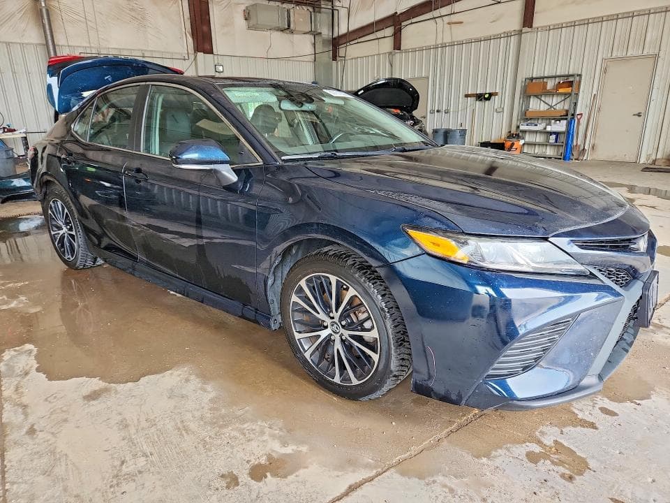 2019 TOYOTA CAMRY SE 4