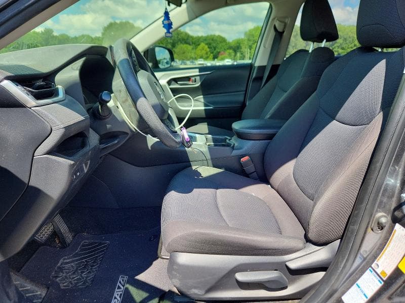 2020 TOYOTA RAV4 LE 7