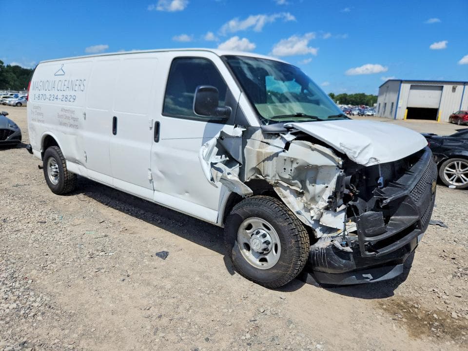 2017 CHEVROLET EXPRESS G2500 4