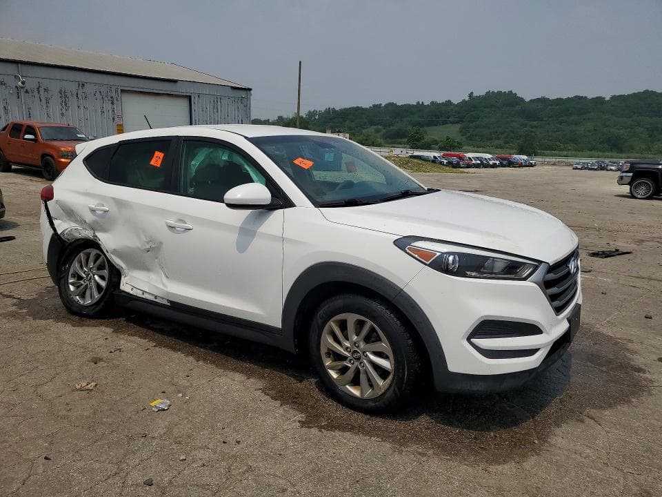 2017 HYUNDAI TUCSON SE 4