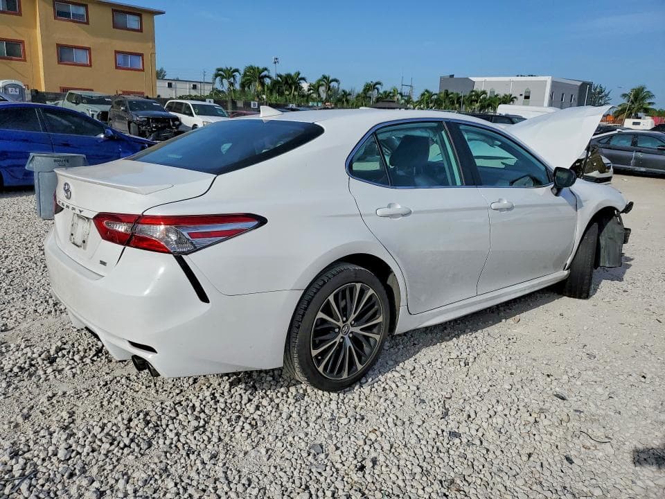 2020 TOYOTA CAMRY SE 3