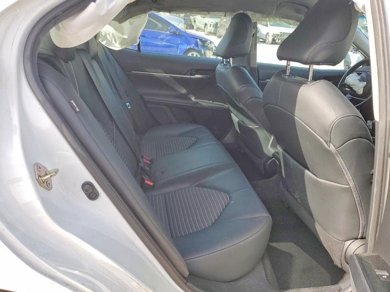 2020 TOYOTA CAMRY SE 10