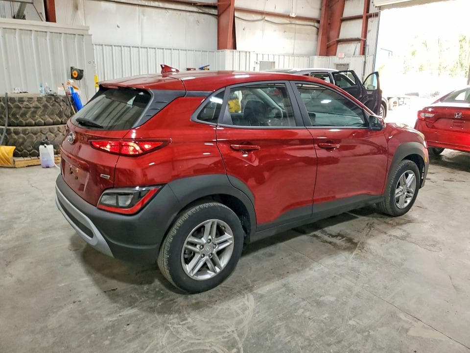 2023 HYUNDAI KONA SE 3