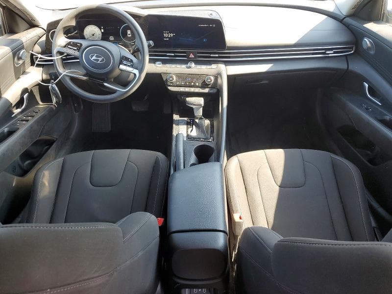 2024 HYUNDAI ELANTRA SEL SEL 8