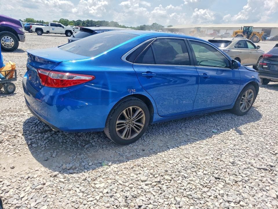 2017 TOYOTA CAMRY SE 3