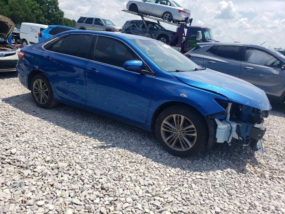 2017 TOYOTA CAMRY SE 4