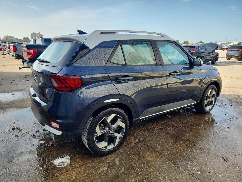 2022 HYUNDAI VENUE LIMITED 3