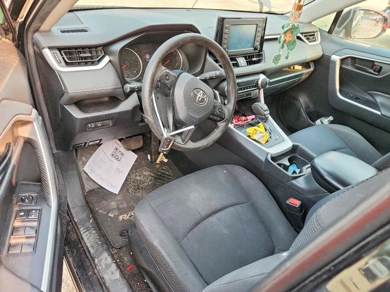 2019 TOYOTA RAV4 LE 8