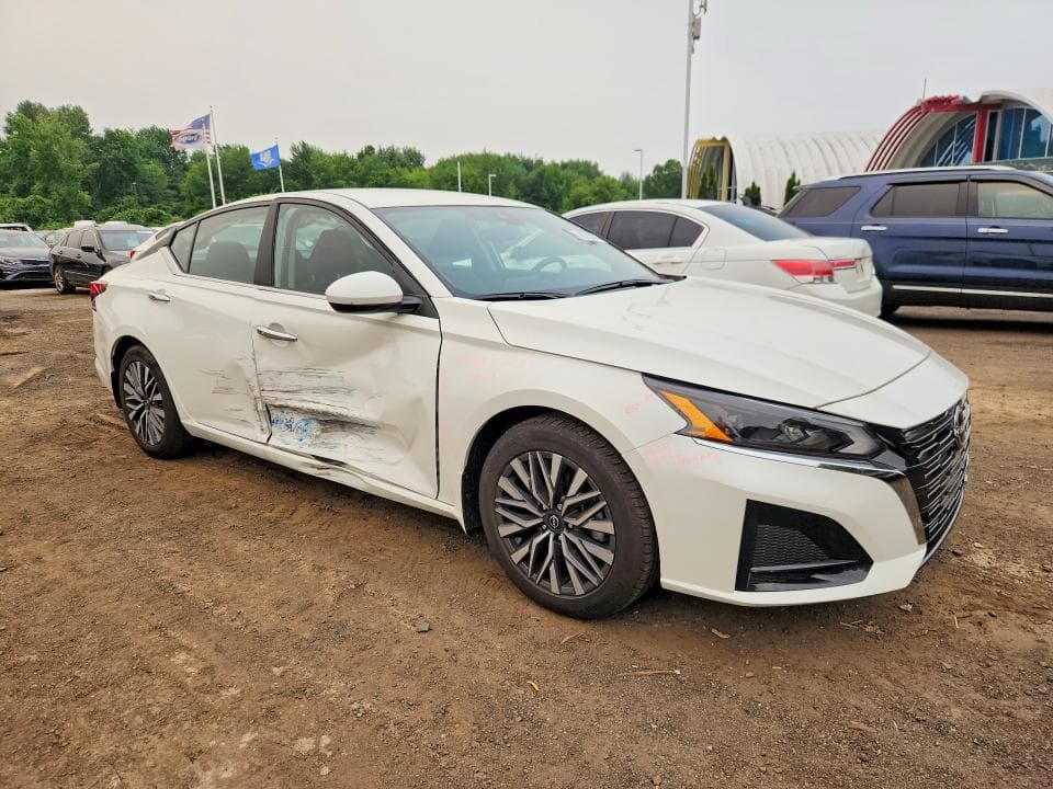 2023 NISSAN ALTIMA SV 4