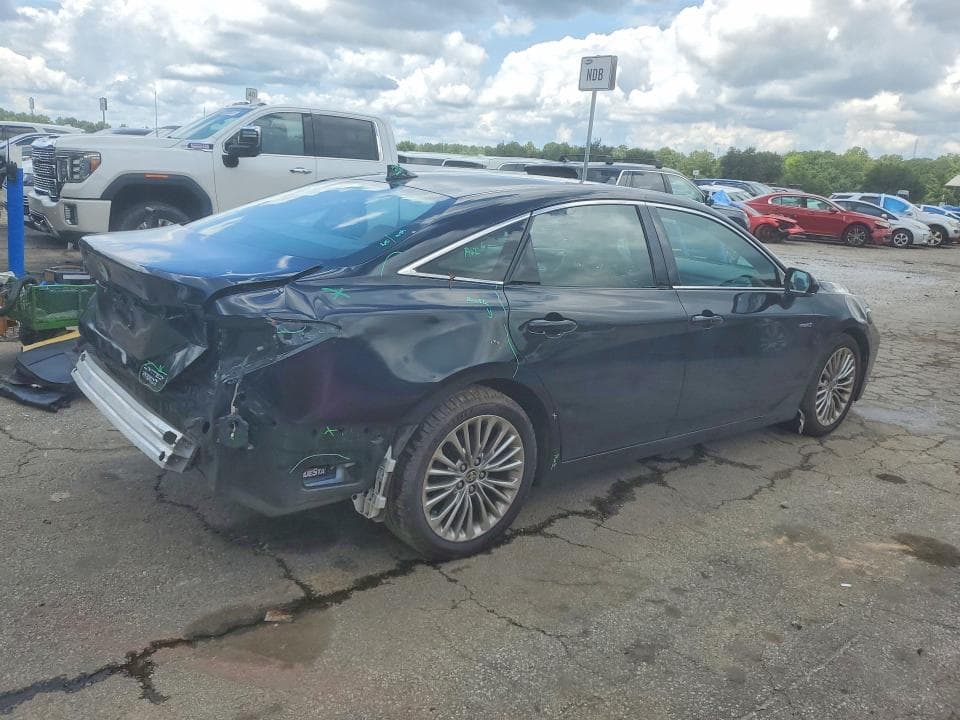2020 TOYOTA AVALON LIMITED 3