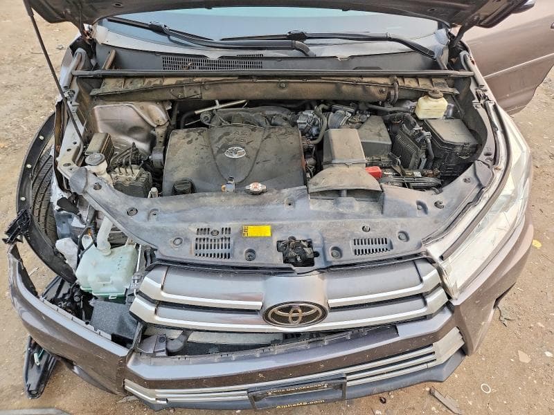 2018 TOYOTA HIGHLANDER LE 12