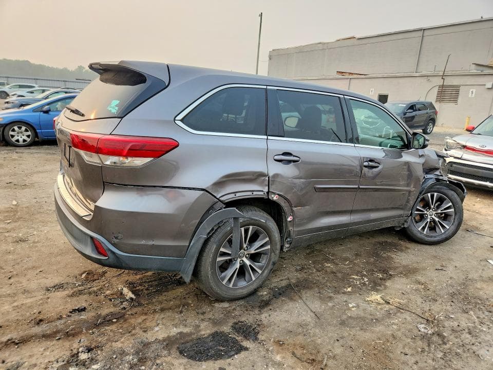 2018 TOYOTA HIGHLANDER LE 3