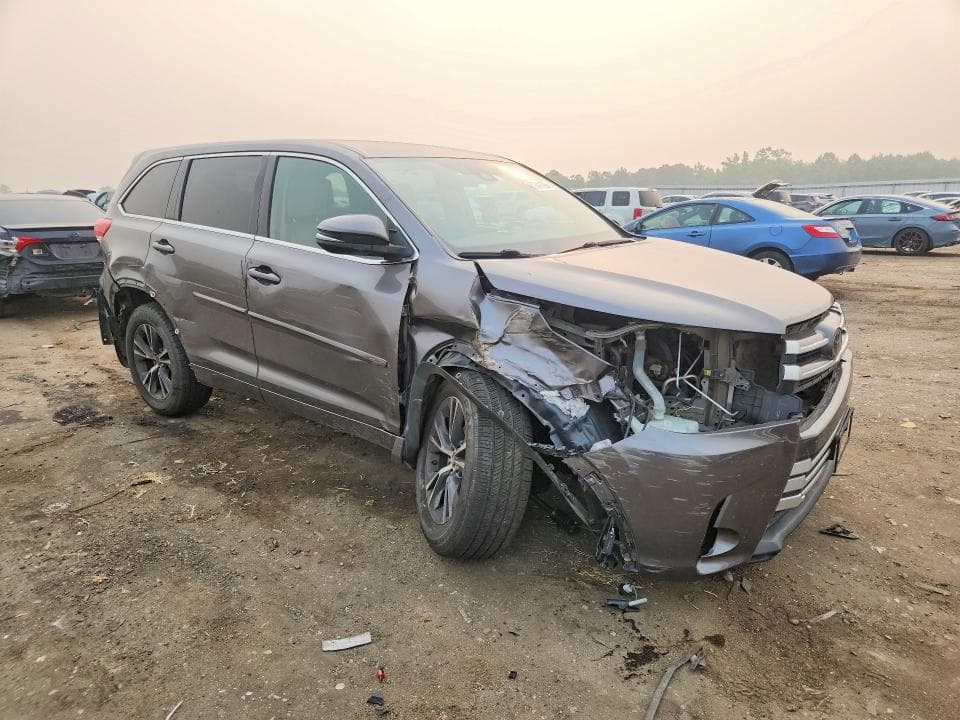 2018 TOYOTA HIGHLANDER LE 4