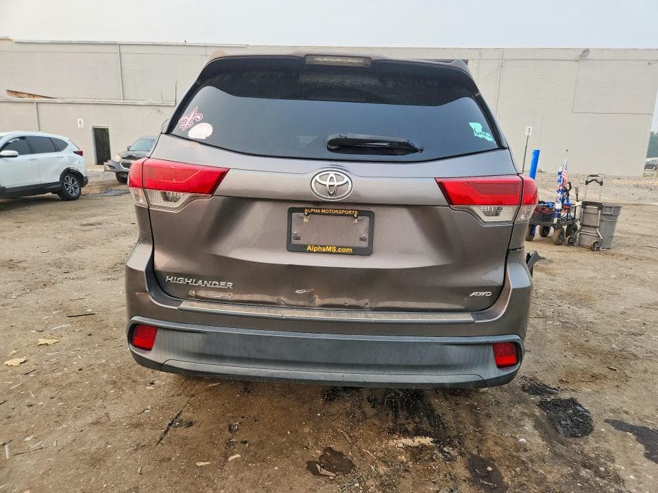 2018 TOYOTA HIGHLANDER LE 6
