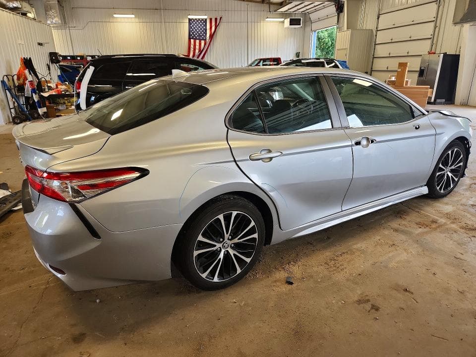 2020 TOYOTA CAMRY SE SE 3
