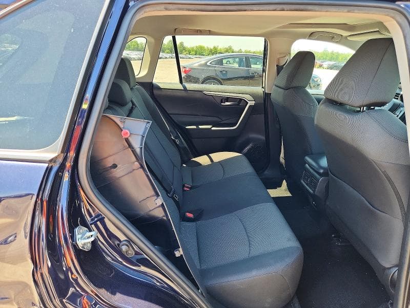 2021 TOYOTA RAV4 XLE 11