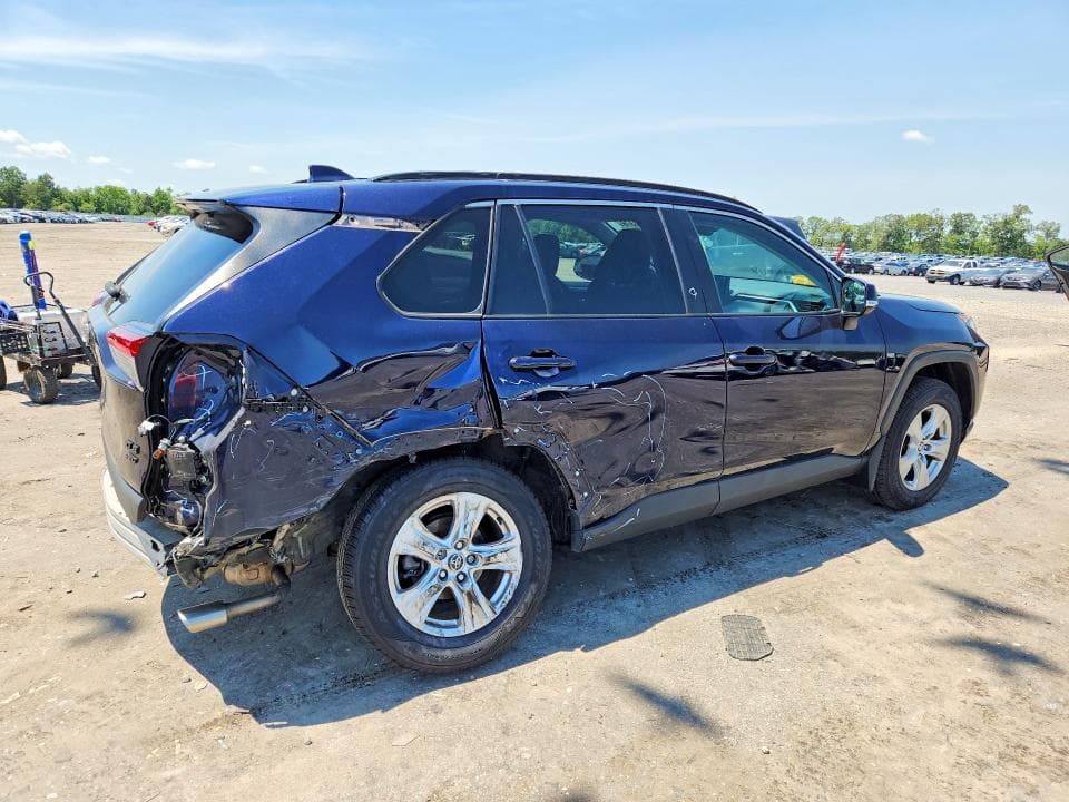 2021 TOYOTA RAV4 XLE 3