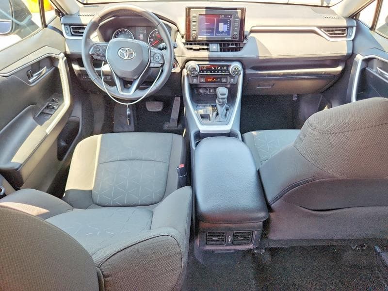 2021 TOYOTA RAV4 XLE 8