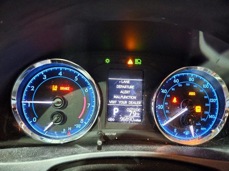 2017 TOYOTA COROLLA LE 9