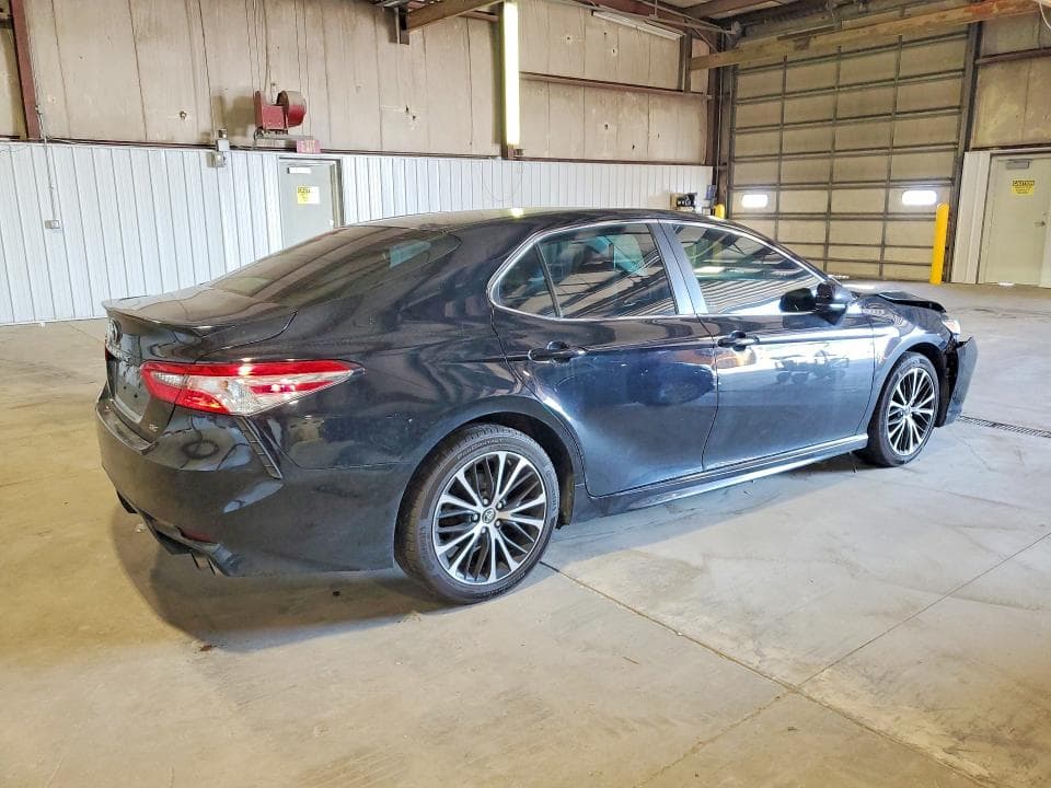 2018 TOYOTA CAMRY SE SE 3
