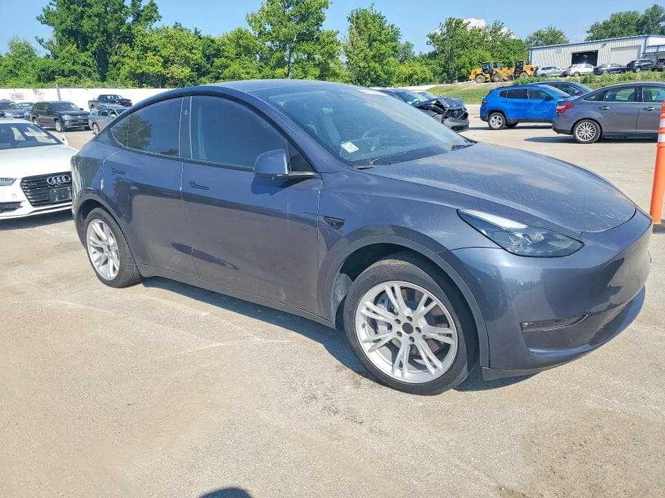 2023 TESLA MODEL Y 4