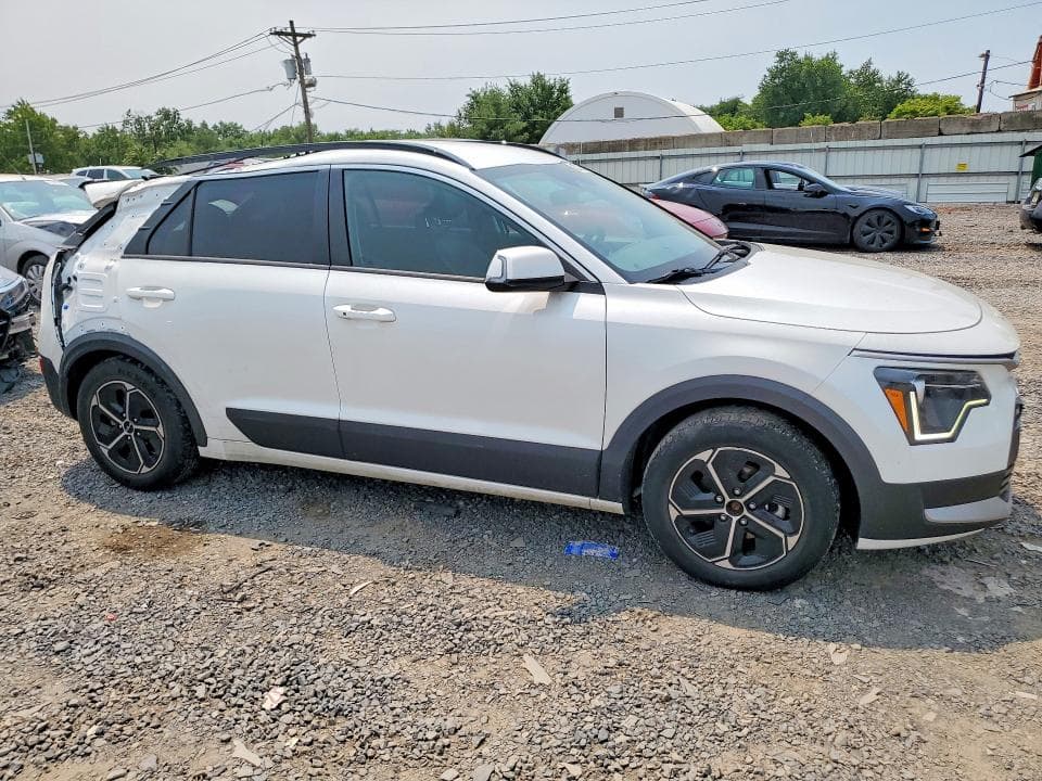 2023 KIA NIRO EX 4