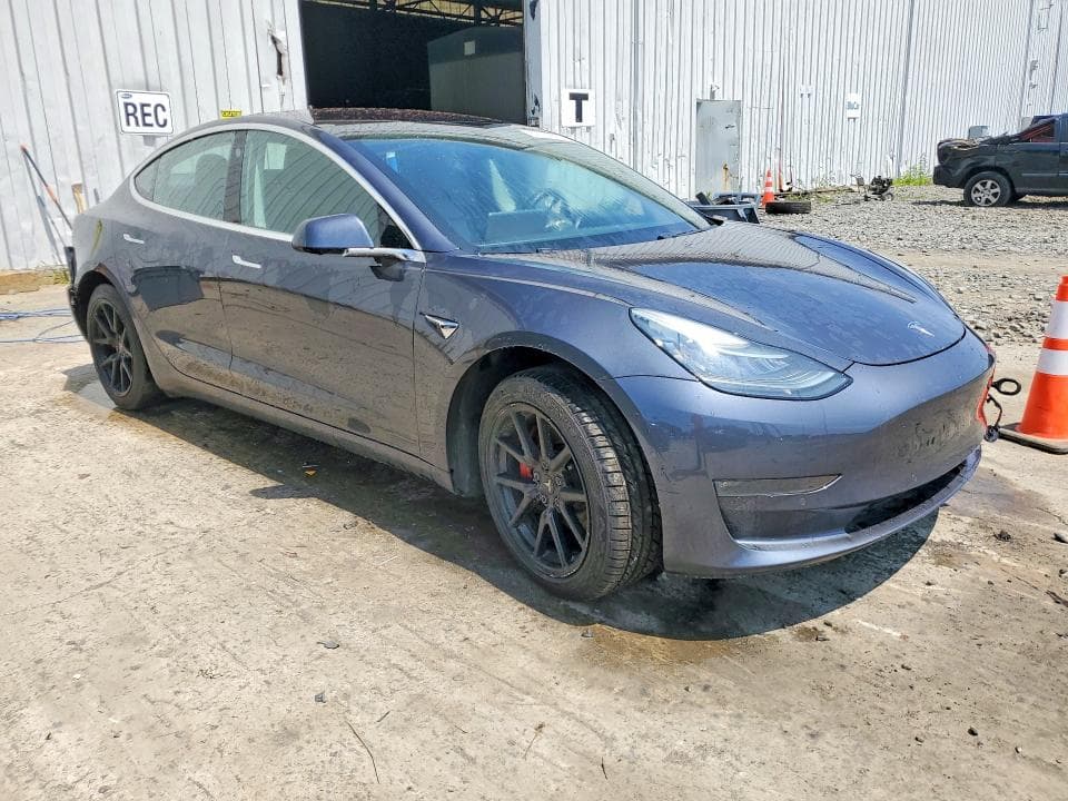2018 TESLA MODEL 3 4
