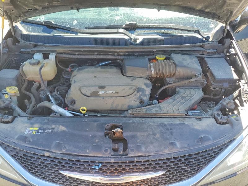 2017 CHRYSLER PACIFICA LIMITED 12