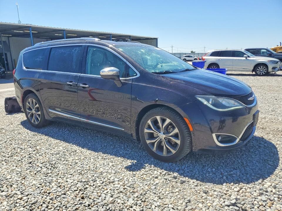 2017 CHRYSLER PACIFICA LIMITED 4