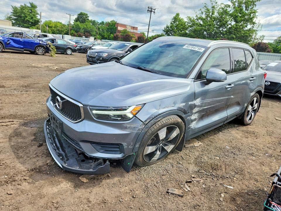2019 VOLVO XC40 T5 MOMENTUM - 1