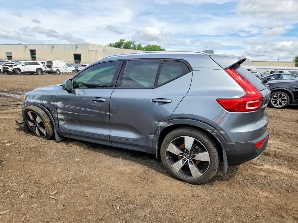 2019 VOLVO XC40 T5 MOMENTUM 2