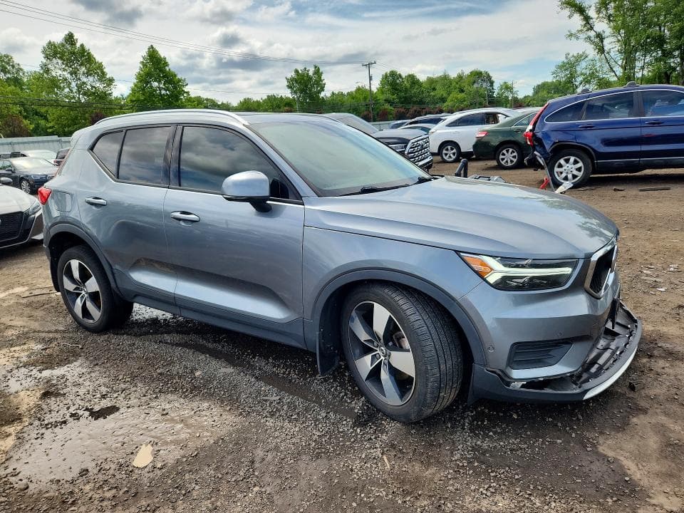 2019 VOLVO XC40 T5 MOMENTUM 4