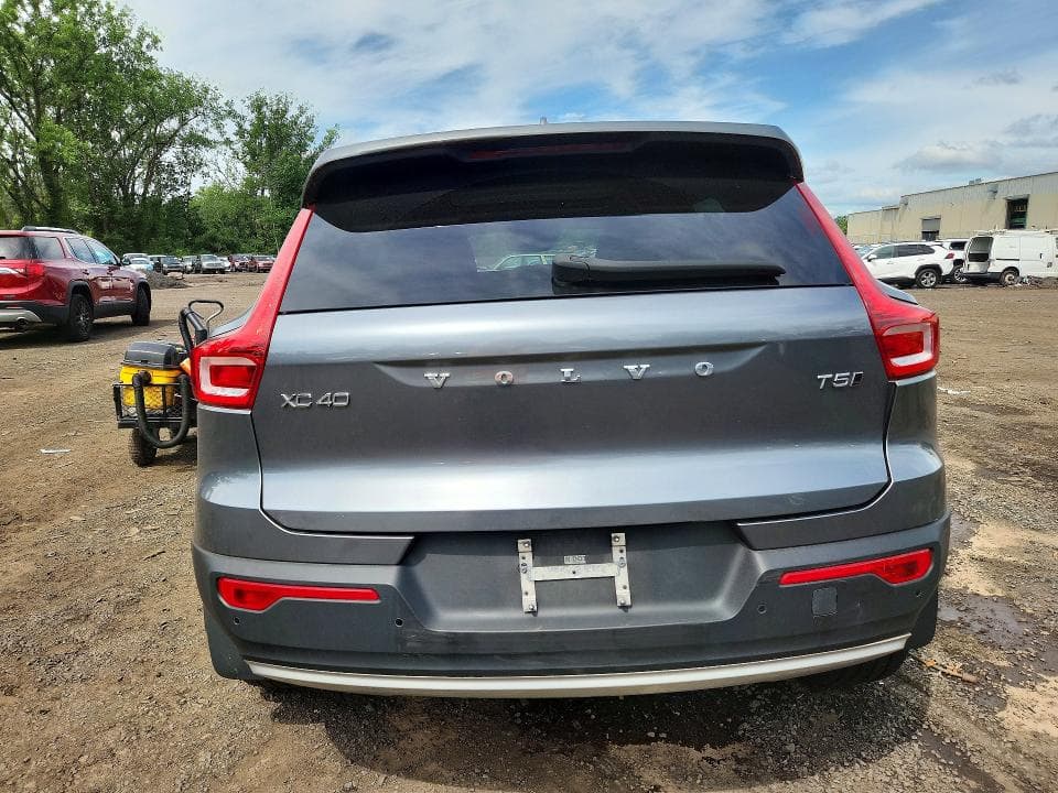 2019 VOLVO XC40 T5 MOMENTUM 6